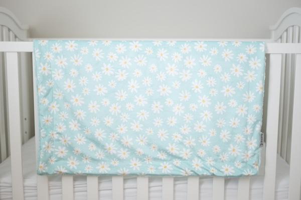 Daisies Sky Minky Blanket - 32x36