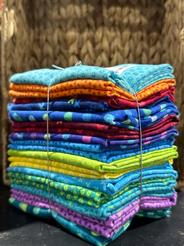 Hugs and Kisses Flannel Fat Quarter Bundle - 15 Fat Quarters